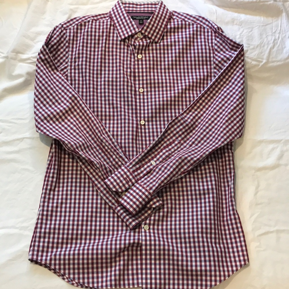 Non-iron, slim fit, button down. Great condition
